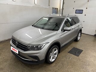 2021 Volkswagen Tiguan II Рестайлинг, серебристый, 3500000 рублей, вид 2