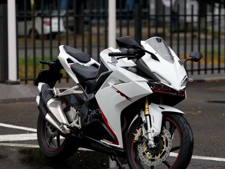 2018 Honda CBR 250R, белый, 550000 рублей, вид 1