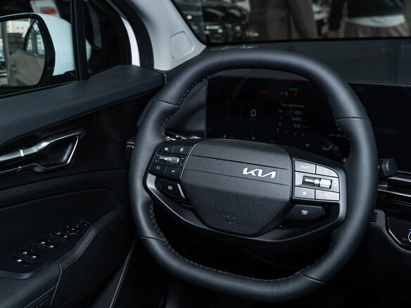 2026 Kia Sportage V Рестайлинг, белый, 5370000 рублей - вид 11