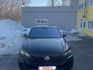 2019 Volkswagen Touareg III, чёрный, 4850000 рублей, вид 4