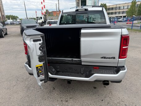 2026 Ram 1500 Crew Cab V Рестайлинг, серебристый, 9499999 рублей, вид 5