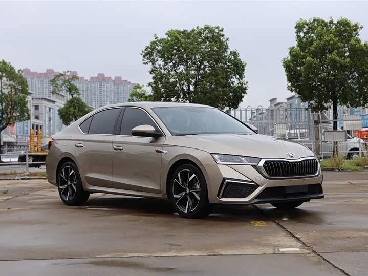 Открыть фотографии: Skoda Octavia IV (A8)