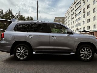 2011 Lexus LX 570 III, серебристый, 5490000 рублей, вид 3