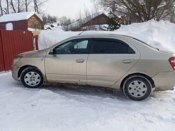 2013 Chevrolet Cobalt II, бежевый, 400000 рублей - вид 1