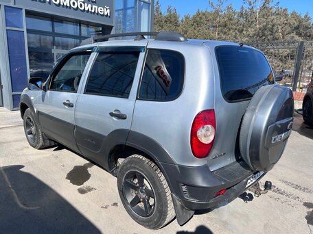 2018 Chevrolet Niva I Рестайлинг, серебристый, 565000 рублей, вид 5
