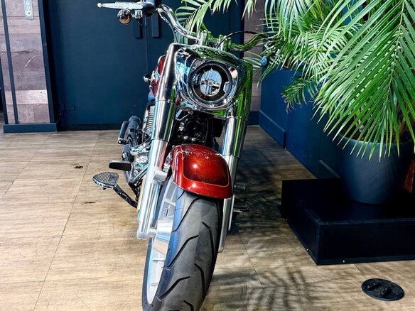 2023 Harley-Davidson Fat Boy, пурпурный, 3550000 рублей - вид 8