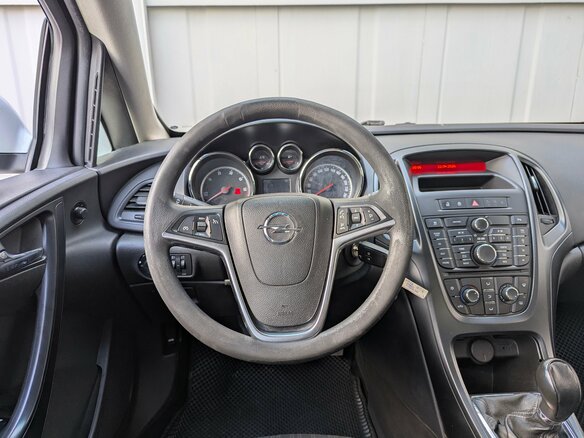 2011 Opel Astra J, белый - вид 9