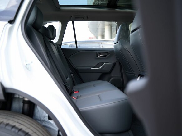 2026 Toyota RAV4 VI (XA60), белый, 4299900 рублей - вид 7