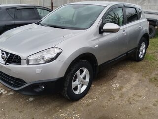 2010 Nissan Qashqai I Рестайлинг, серебристый, 850000 рублей, вид 2
