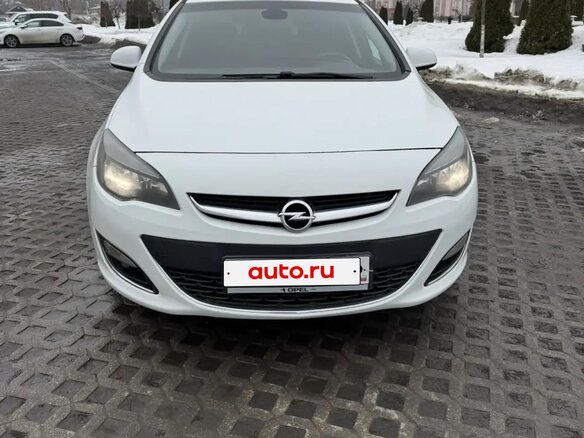 2014 Opel Astra J Рестайлинг, белый, 750000 рублей - вид 1