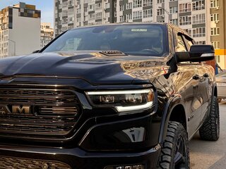 2022 Ram 1500 Crew Cab V, чёрный, 8490000 рублей, вид 2