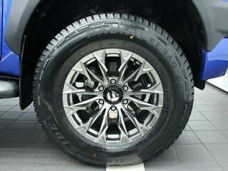 2017 Toyota Hilux VIII, синий, 3050000 рублей, вид 5