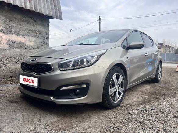 2017 Kia Ceed II Рестайлинг, серебристый, 1150000 рублей