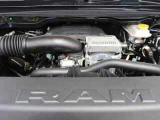 2026 Ram 1500 Crew Cab eTorque V Рестайлинг, зелёный, 7535705 рублей, вид 5