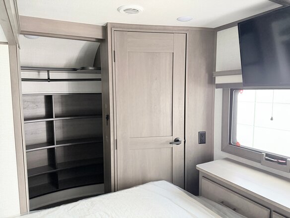 2023 Grand Design RV Solitude, белый, 9965000 рублей - вид 19
