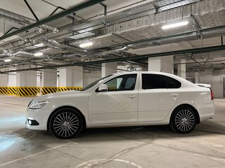 2011 Skoda Octavia DSG7 II (A5) Рестайлинг, белый, 1300000 рублей, вид 4