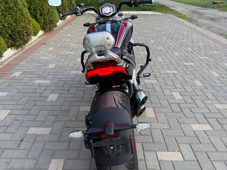2023 Triumph Rocket 3, красный, 2279565 рублей, вид 3
