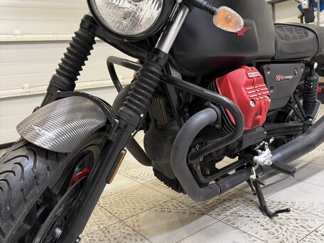 2018 Moto Guzzi V 7 III, чёрный, 610000 рублей, вид 3
