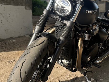 2022 Triumph Bonneville Bobber, чёрный, 1300000 рублей, вид 3