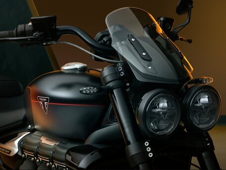 2025 Triumph Rocket 3, чёрный, 2899000 рублей, вид 5