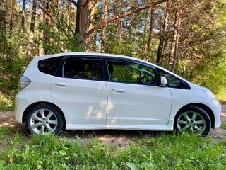 2011 Honda Fit Hybrid II, белый, 700000 рублей, вид 4