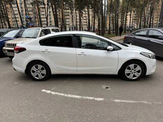 2019 Kia Cerato III Рестайлинг (Classic), белый, 1200000 рублей, вид 4