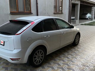 2010 Ford Focus II Рестайлинг, белый, 580000 рублей, вид 2