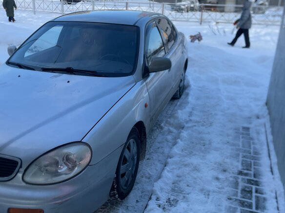 2001 Daewoo Leganza, серебристый, 270000 рублей