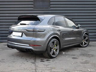 2020 Porsche Cayenne Turbo S E-Hybrid III, серый, 11500000 рублей, вид 3