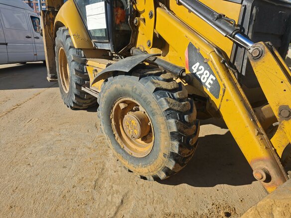 2011 Caterpillar 428, жёлтый, 4200000 рублей - вид 12