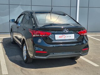 2018 Hyundai Solaris II, чёрный, 855000 рублей, вид 5
