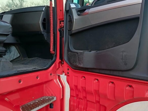 2011 MAN TGX, красный, 2350000 рублей - вид 7