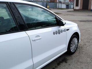 2018 Volkswagen Polo V Рестайлинг, белый, 1500000 рублей, вид 3