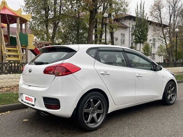 2016 Kia Ceed II Рестайлинг, белый, 1050000 рублей - вид 10