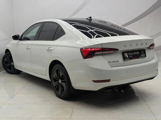 2021 Skoda Octavia IV (A8), белый, 2095000 рублей, вид 4