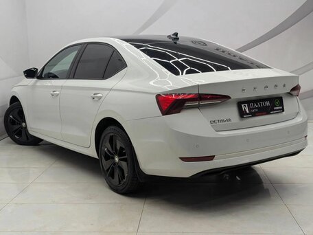 2021 Skoda Octavia IV (A8), белый, 2095000 рублей, вид 4