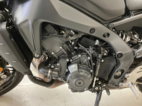 2021 Yamaha MT-09 (FZ-09), чёрный, 800000 рублей, вид 4