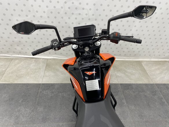 2020 KTM 390 Duke, оранжевый, 455000 рублей - вид 14