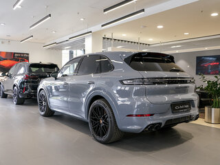 2025 Porsche Cayenne GTS III Рестайлинг, серый, 25900000 рублей, вид 3
