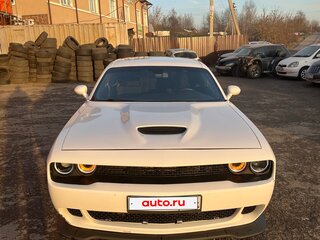2017 Dodge Challenger III Рестайлинг 2, белый, 3000000 рублей, вид 4