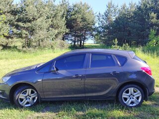 2014 Opel Astra J Рестайлинг, серый, 840000 рублей, вид 1