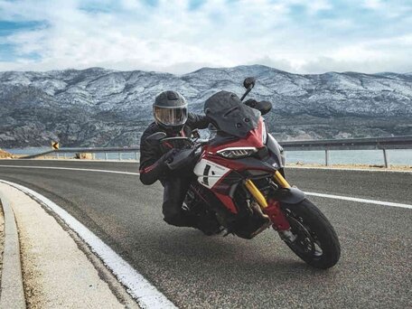 2023 Ducati Multistrada V4, красный, 1999999 рублей, вид 1