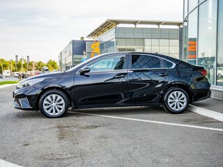 2022 Kia Cerato IV Рестайлинг, чёрный, 2098000 рублей, вид 4
