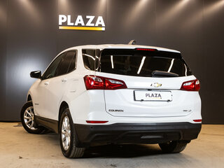 2017 Chevrolet Equinox III, белый, 1872000 рублей, вид 3