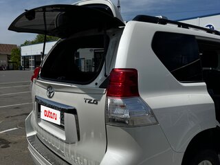 2010 Toyota Land Cruiser Prado 150 Series, белый, 4000000 рублей, вид 5