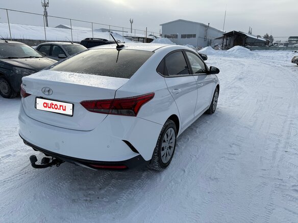 2021 Hyundai Solaris II Рестайлинг, белый, 1650000 рублей - вид 3