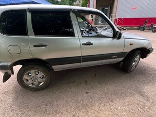 2003 Chevrolet Niva I, серебристый, 155000 рублей, вид 2