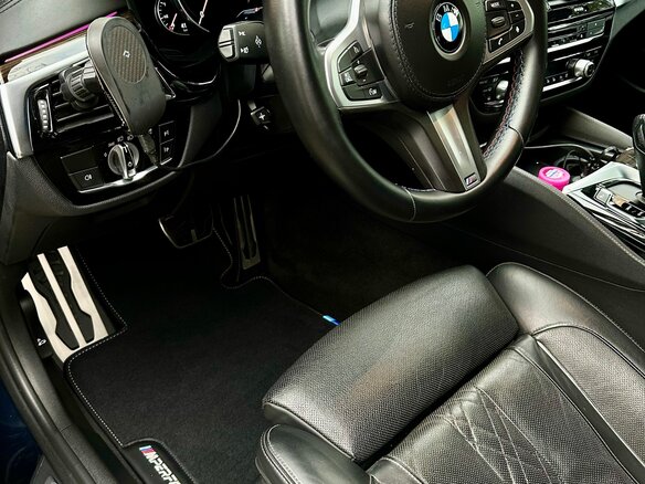 2018 BMW 5 серии M550d xDrive VII (G30/G31/G38), синий, 4880000 рублей - вид 34