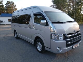 2015 Toyota HiAce H200 Рестайлинг, серебристый, 3890000 рублей, вид 1