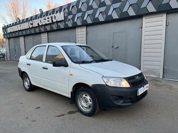 2013 Lada (ВАЗ) Granta I, белый, 160505 рублей - вид 2